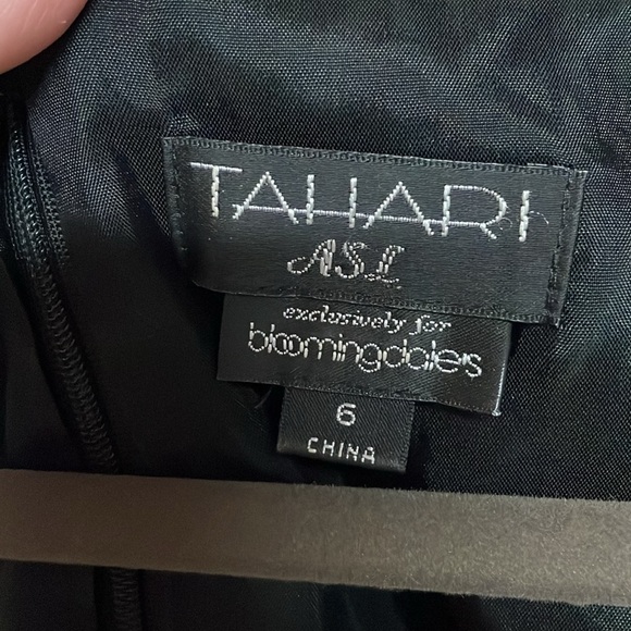 Tahari ASL size 6 cap sleeve black form fitted pencil dress - Picture 2 of 8